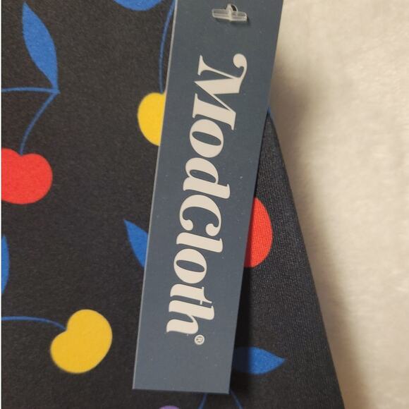 NWT ModCloth Keeping It Cardio Leggings Cherry Print Work Out Retro Yoga Size XS - Picture 4 of 6